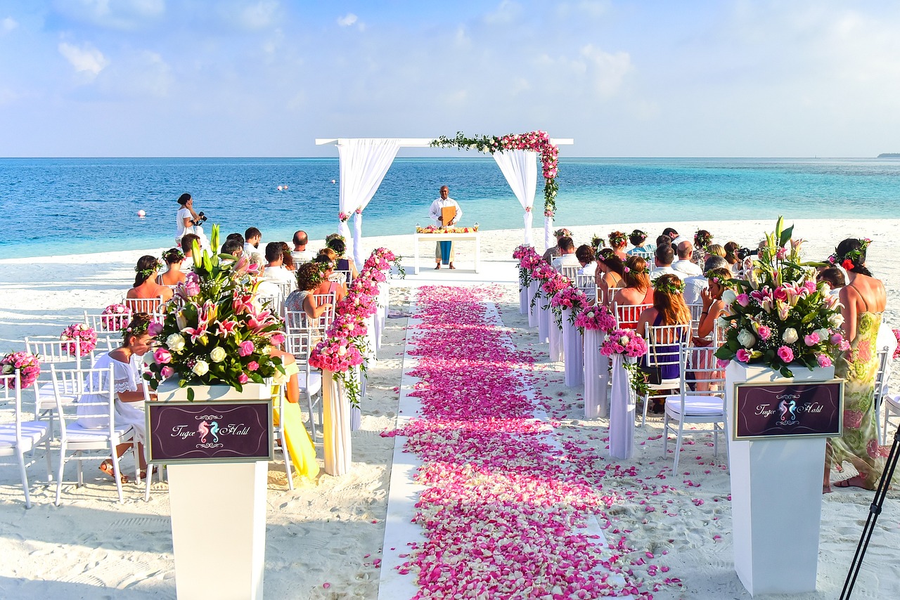 Fun Beach Wedding Picture Ideas